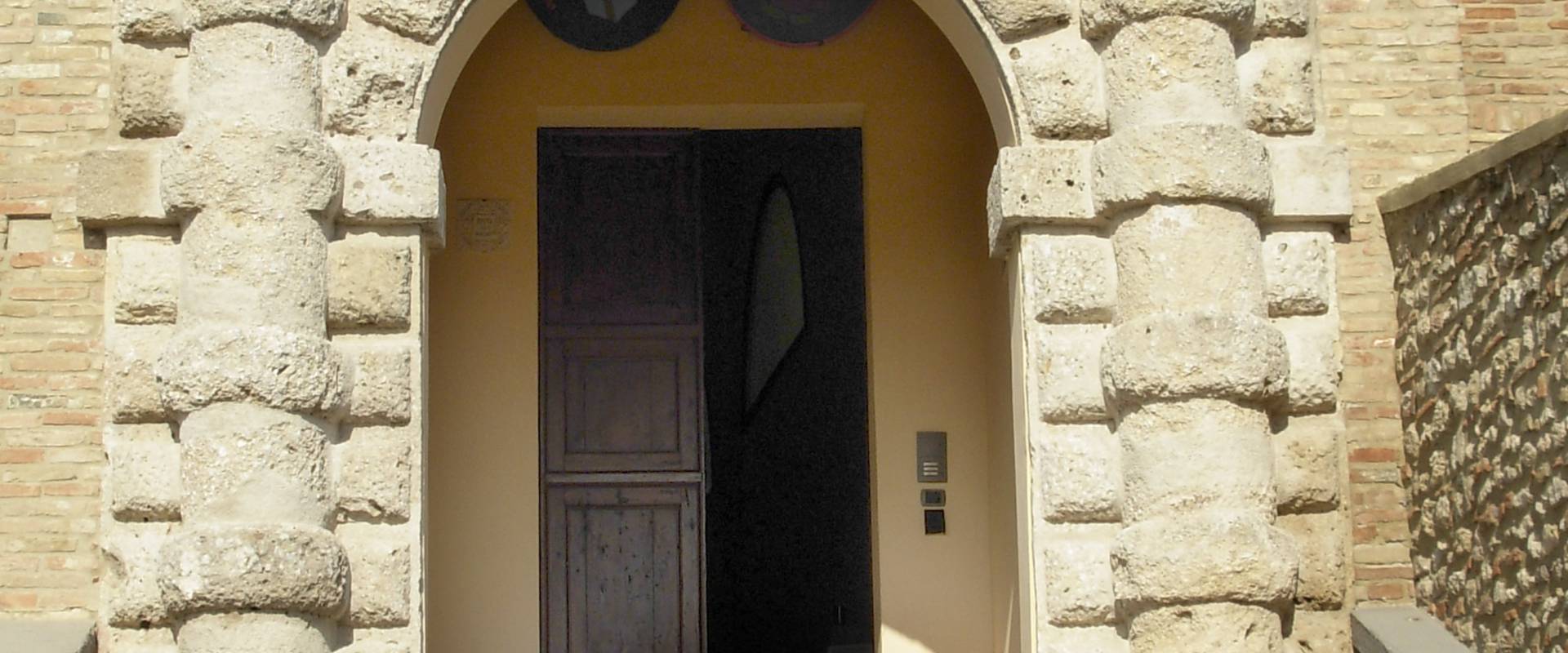 Porta ingresso rocca bertinoro photo by Ilicemonti50